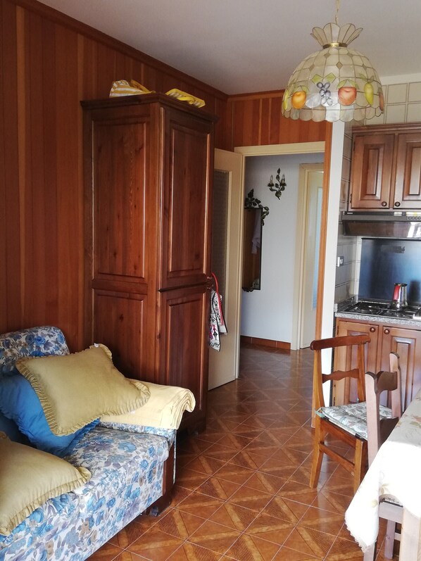 2 sovrum, strykjärn/strykbräda och sängkläder