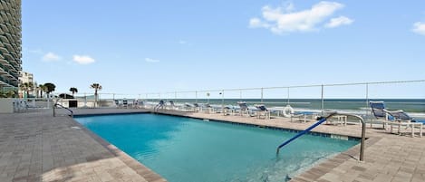 室外游泳池,恒温泳池