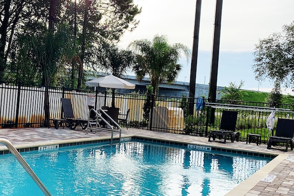 Piscina a l'aire lliure