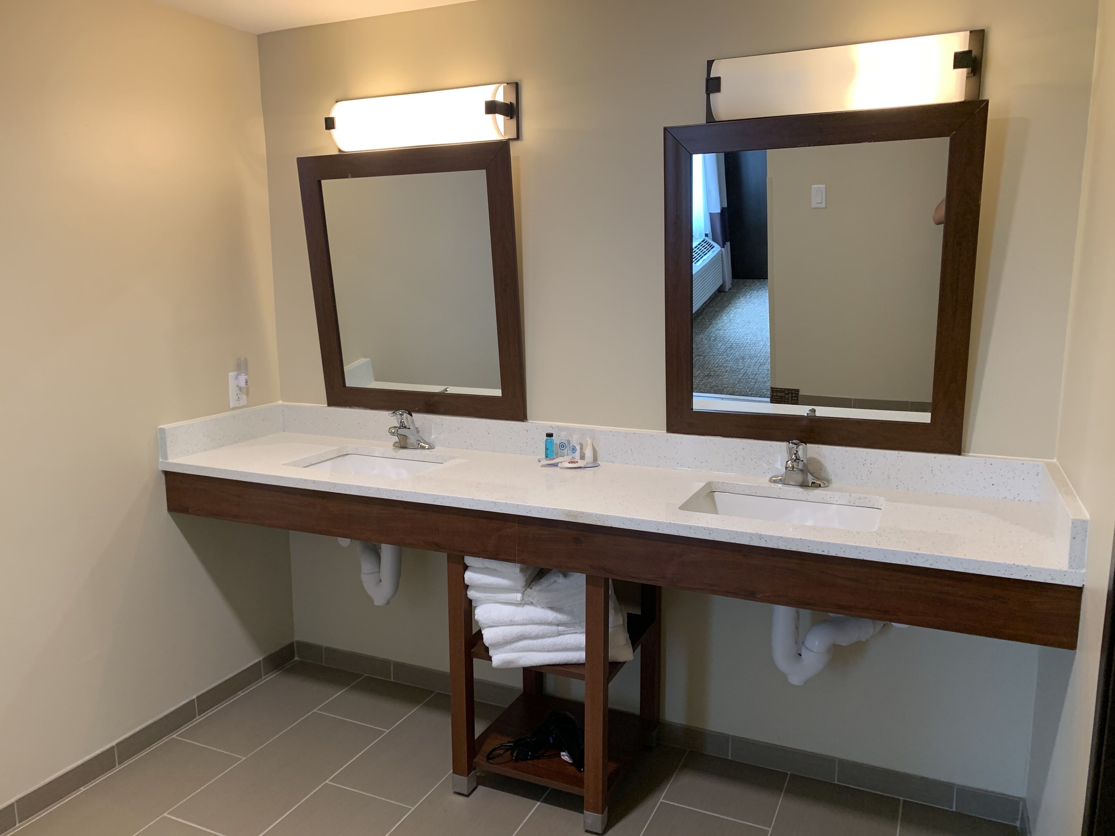 Photo - Comfort Suites Daytona Beach-Speedway