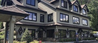 Bolton Landing - walk to town! Come visit any Season!