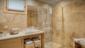 A modern bathroom with a glass-enclosed shower, a wooden vanity, and a large mirror. - Edenalpa - La Clusaz apartment for 6 in quiet location - OVO Network (La Clusaz)