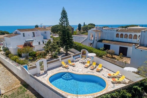 Nice 4-bedroom villa in Carvoeiro, by the sea