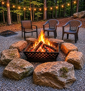 A fire pit surrounded by rocks and chairs in a forest setting. - Luxury Chalet Masthope Near Narrowsburg & Delaware (Masthope)