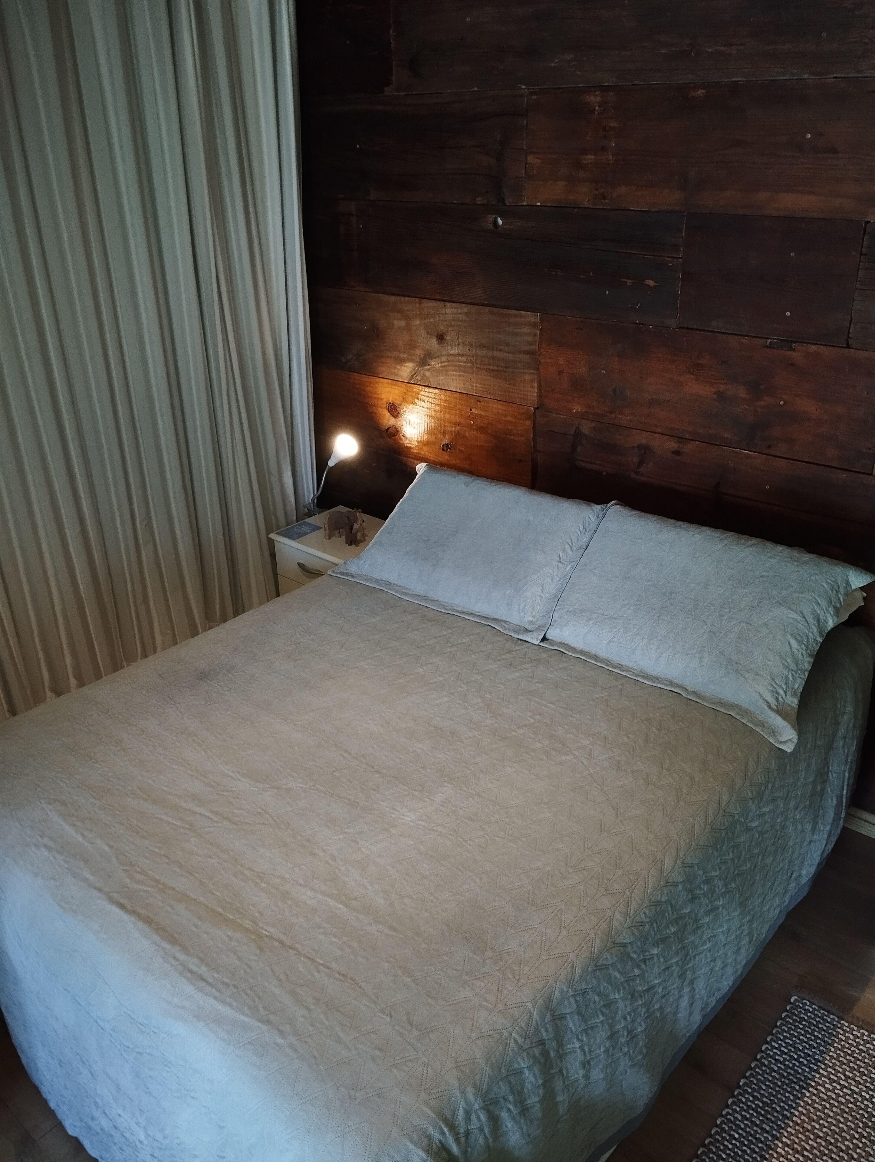 Decoración personalizada, muebles diferentes y wifi gratis 