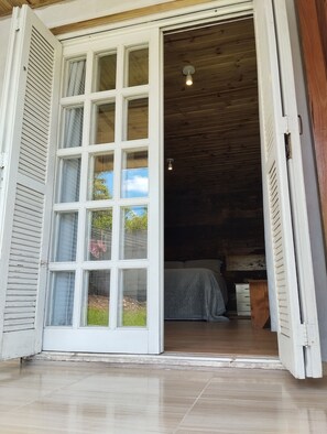 Lions Head | Decoración personalizada, muebles diferentes y wifi gratis