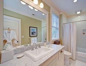 Bathtub, hair dryer, towels - A Fabulous Home in West Wilson - Golf Cart and Bikes Included (Bluffton)