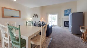 Dining - Ocean City Summer Stay – 2BR Near Beach (Ocean City)