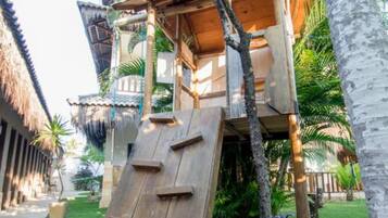 Children’s play area – outdoor