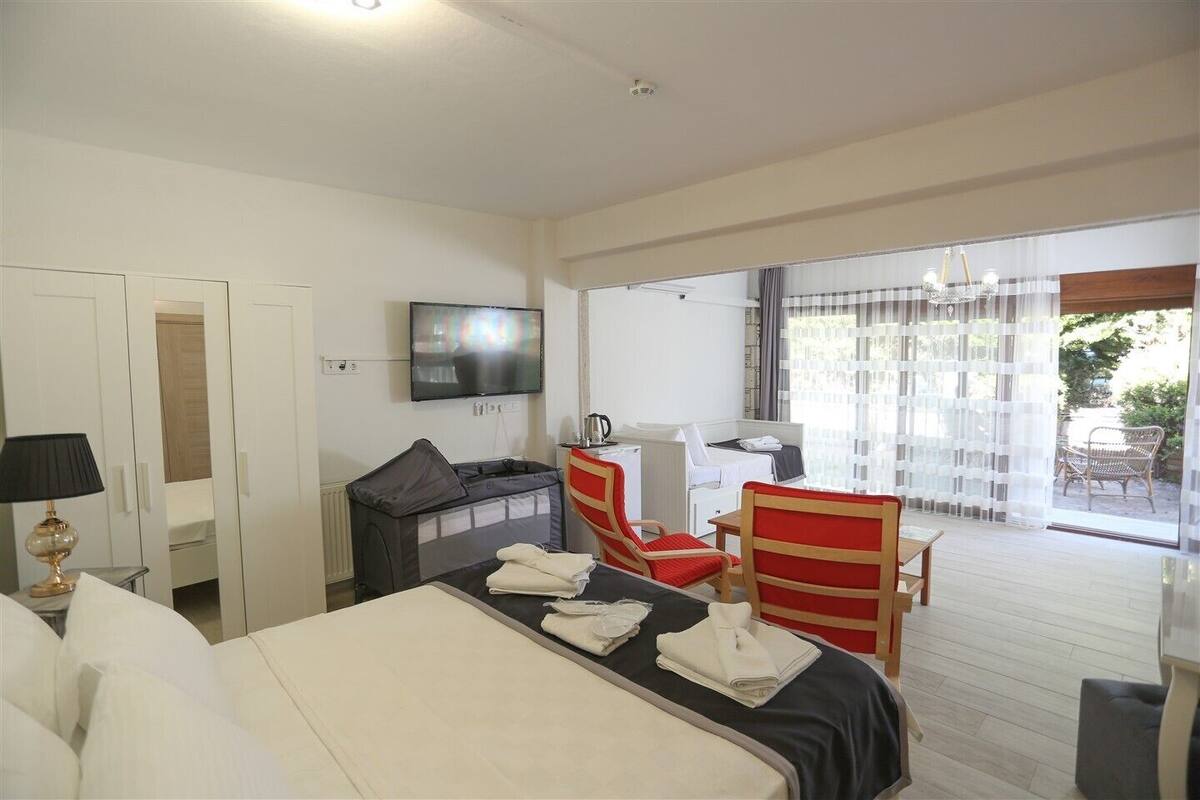 Bahce Kati Aile Odasi 6 | Premium bedding, minibar, soundproofing, WiFi (free)