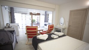 Bahce Kati Aile Odasi 6 | Premium bedding, minibar, soundproofing, WiFi (free) - Fizzio Alacati Hotel (Cesme)