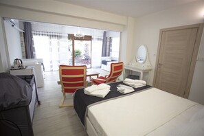 Bahce Kati Aile Odasi 6 | Roupas de cama premium, frigobar, quartos à prova de som