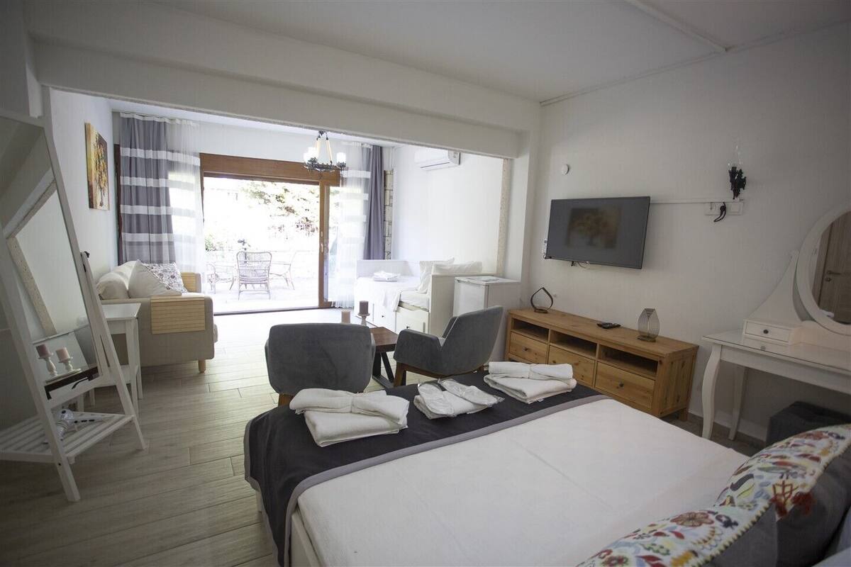 Bahce Kati Aile Odasi 5 | Premium bedding, minibar, soundproofing, WiFi (free)