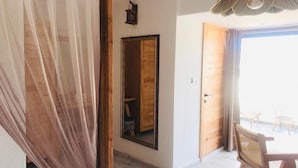 1. Kat Superior Oda Havuz Manzarali | Premium bedding, minibar, soundproofing, WiFi (free) - Fizzio Alacati Hotel (Cesme)