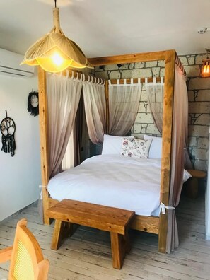 1. Kat Superior Oda Havuz Manzarali | Premium bedding, minibar, soundproofing, free WiFi - Fizzio Alacati Hotel (Cesme)