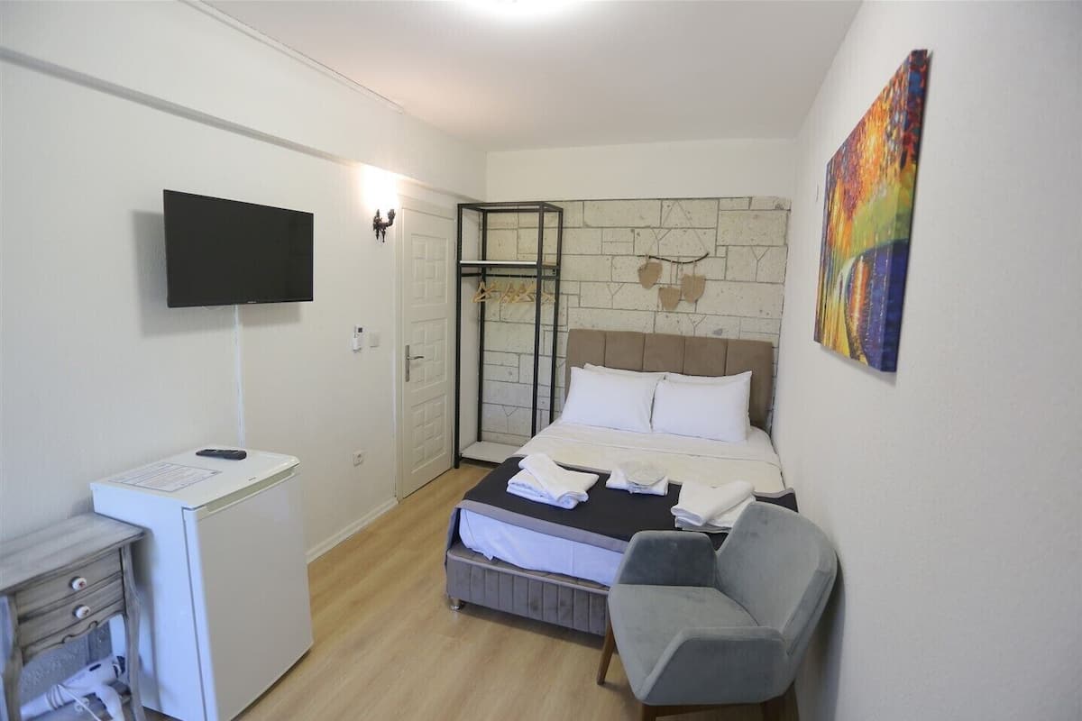 Premium bedding, minibar, soundproofing, WiFi (free)