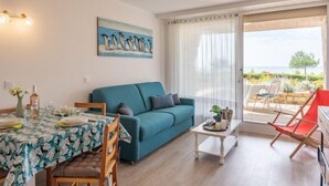 Unclassified image, 4 of 22, button - Le Britannia by Interhome (Carnac)