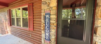 Pet-Friendly 3 Bedroom Home with Fireplace