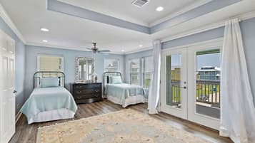 5 bedrooms, desk, iron/ironing board, travel crib