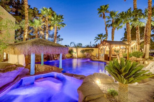 DD Luxurious 12BD/13BA Mansion Villa w/ Two Beautiful Resort Pools. Sleeps 39!