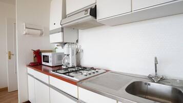 Réfrigérateur, micro-ondes, four, grille-pain