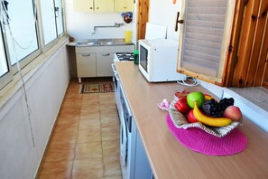 Fridge, oven, stovetop, dishwasher - Charming San Foca Apartment with Private Entrance and Balcony (San Foca)