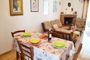 Dining - Charming San Foca Apartment with Private Entrance and Balcony (San Foca)
