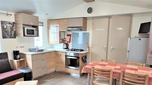 Coffee/tea maker, fridge, microwave, oven - Mobile home near the beaches (Saint-jean-de-monts)