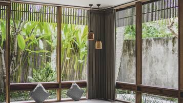 Villa, 1 soverom, privat basseng | Minibar, safe på rommet, skrivebord og skrivebord for bærbar PC