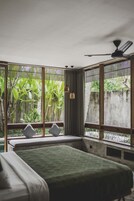 Vila, 1 quarto, piscina particular | Frigobar, cofres nos quartos, escrivaninha