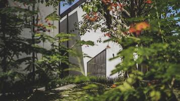 Breakfast, lunch and dinner served