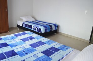 2 habitaciones, acceso a internet y ropa de cama