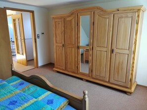 4 chambres, lit parapluie, Wi-Fi, draps fournis