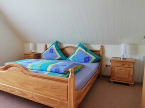 4 makuuhuonetta, vauvan matkasänky, Wi-Fi, vuodevaatteet