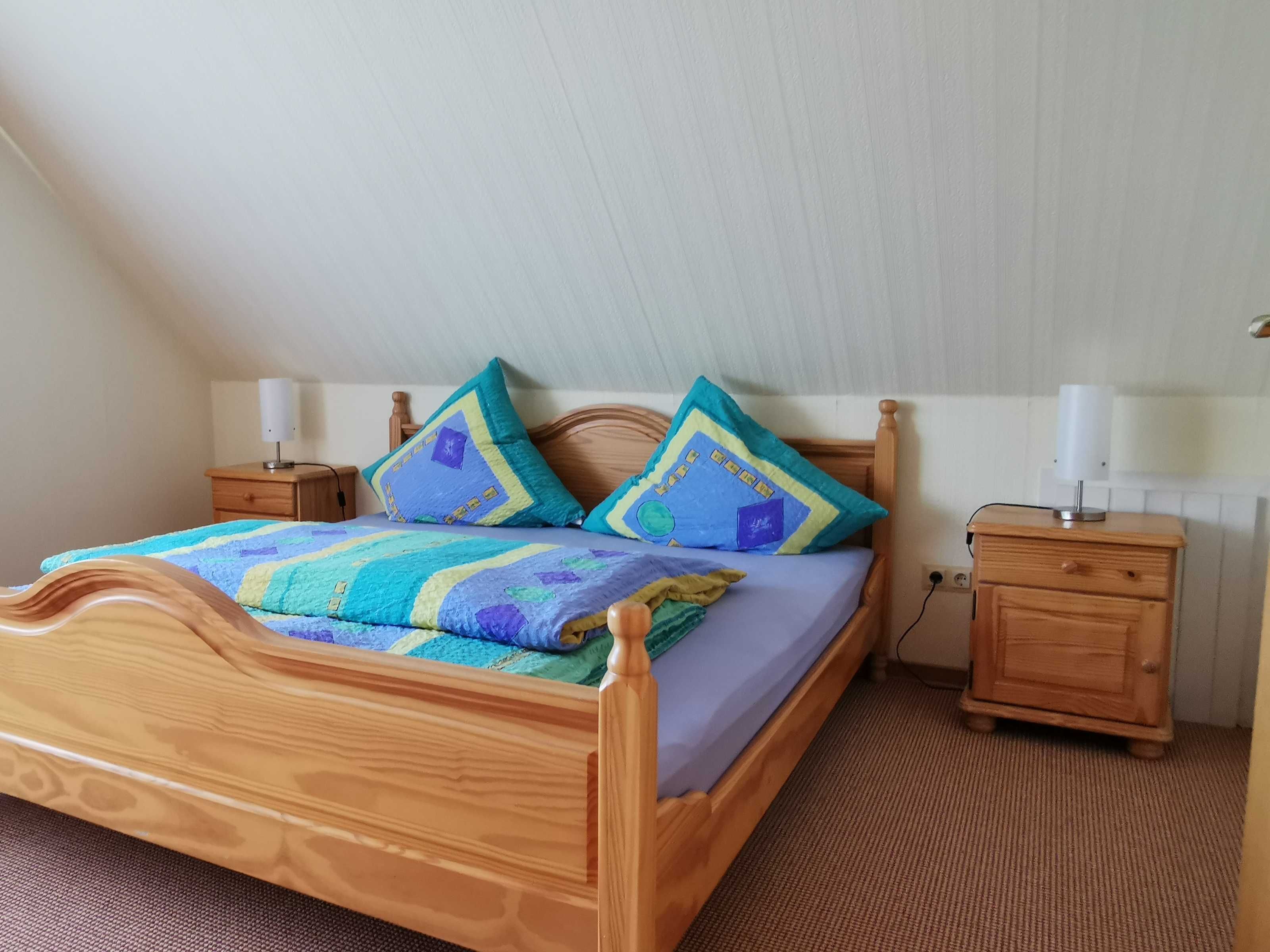 4 bedrooms, travel crib, WiFi, bed sheets