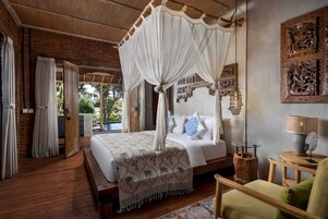 Minibar, laptop workspace, free WiFi, bed sheets