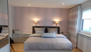 1 habitación, caja de seguridad en la habitación, escritorio y wifi 