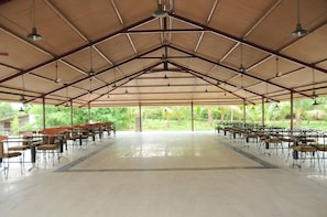 Tempat makan outdoor