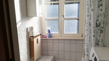 Apartment, 2 Bedrooms (White) | Bathroom