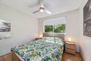 2 soverom, strykejern/-brett og sengetøy