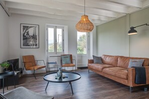 Smart TV, chimenea y tenis de mesa 