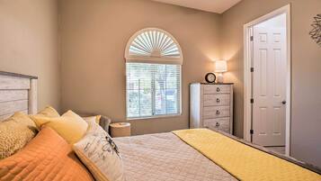 3 bedrooms, desk, iron/ironing board, travel cot