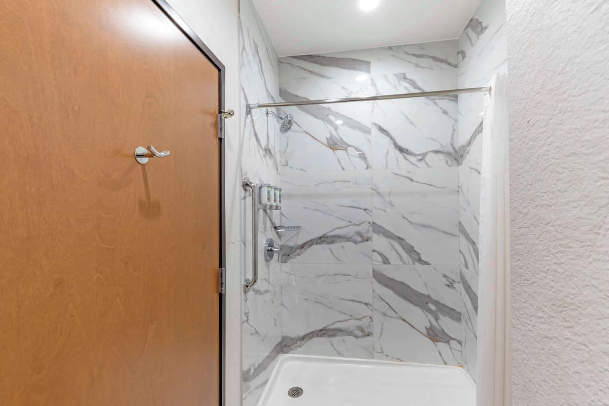 standard room, 1 king bed, non smoking, refrigerator & microwave | bathroom | towels