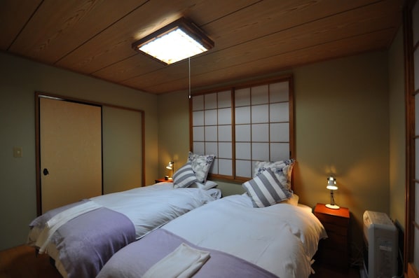 5 bedrooms, iron/ironing board, free WiFi, bed sheets - Yama House Hakuba 5LDK 10 person rental villa / Kitaazumi-gun Nagano (Kitaazumi-gun)