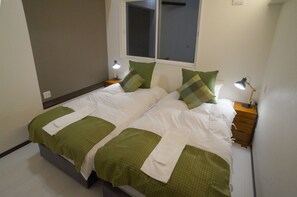 2 bedrooms, iron/ironing board, free WiFi, bed sheets