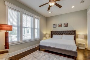 4 bedrooms, iron/ironing board, WiFi, bed sheets - Spacious 2700 Sq Ft 30A Home - Golf Cart and 6 Bikes, Resort Pool - Life's a Beach in NatureWalk (Santa Rosa Beach)