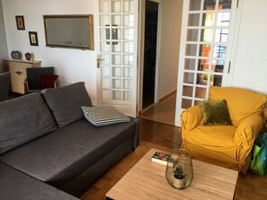 TV, fireplace - Villa CASAIOLA facing the sea (San-Martino-di-Lota)