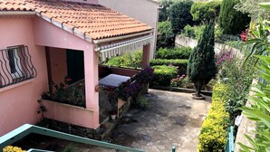 Property grounds - Villa CASAIOLA facing the sea (San-Martino-di-Lota)