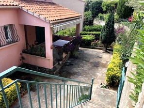 Property grounds - Villa CASAIOLA facing the sea (San-Martino-di-Lota)