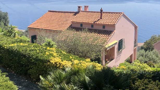 Exterior - Villa CASAIOLA facing the sea (San-Martino-di-Lota)